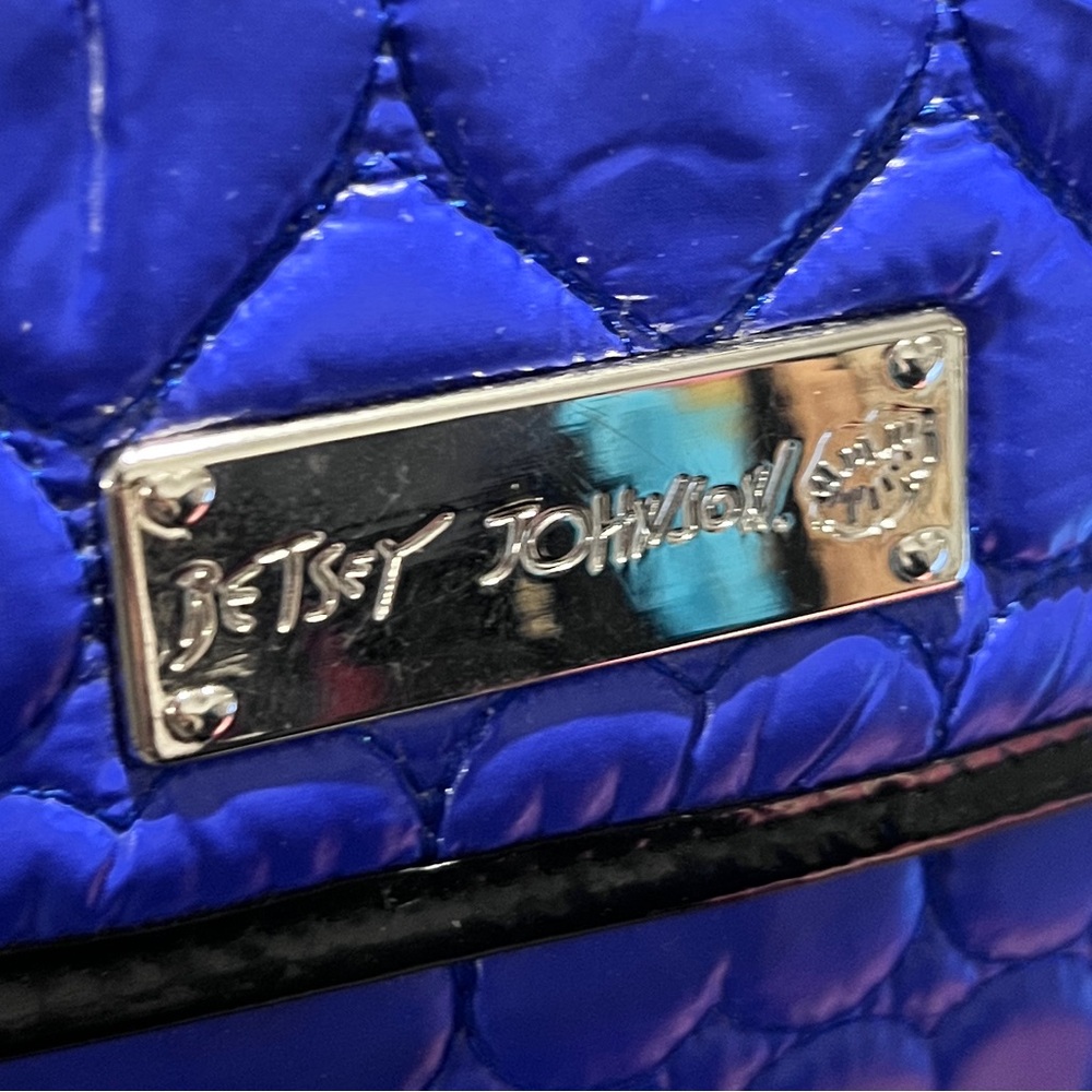 Betsey Johnson Vibrant Blue Quilted Heart Crossbody Bag adjustable - Picture 7 of 7